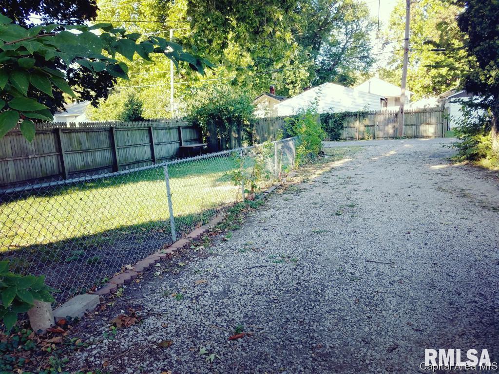 2245 South 11th Street Springfield, IL 62703 - Photo 23 of 23