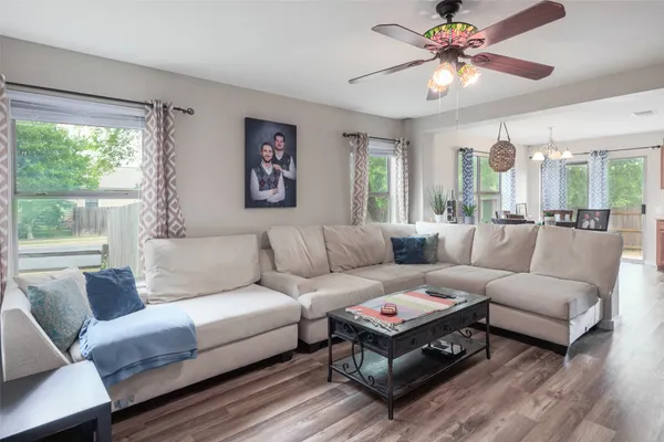 $2,100 | 5307 Viewpoint Drive, Austin, TX 78744