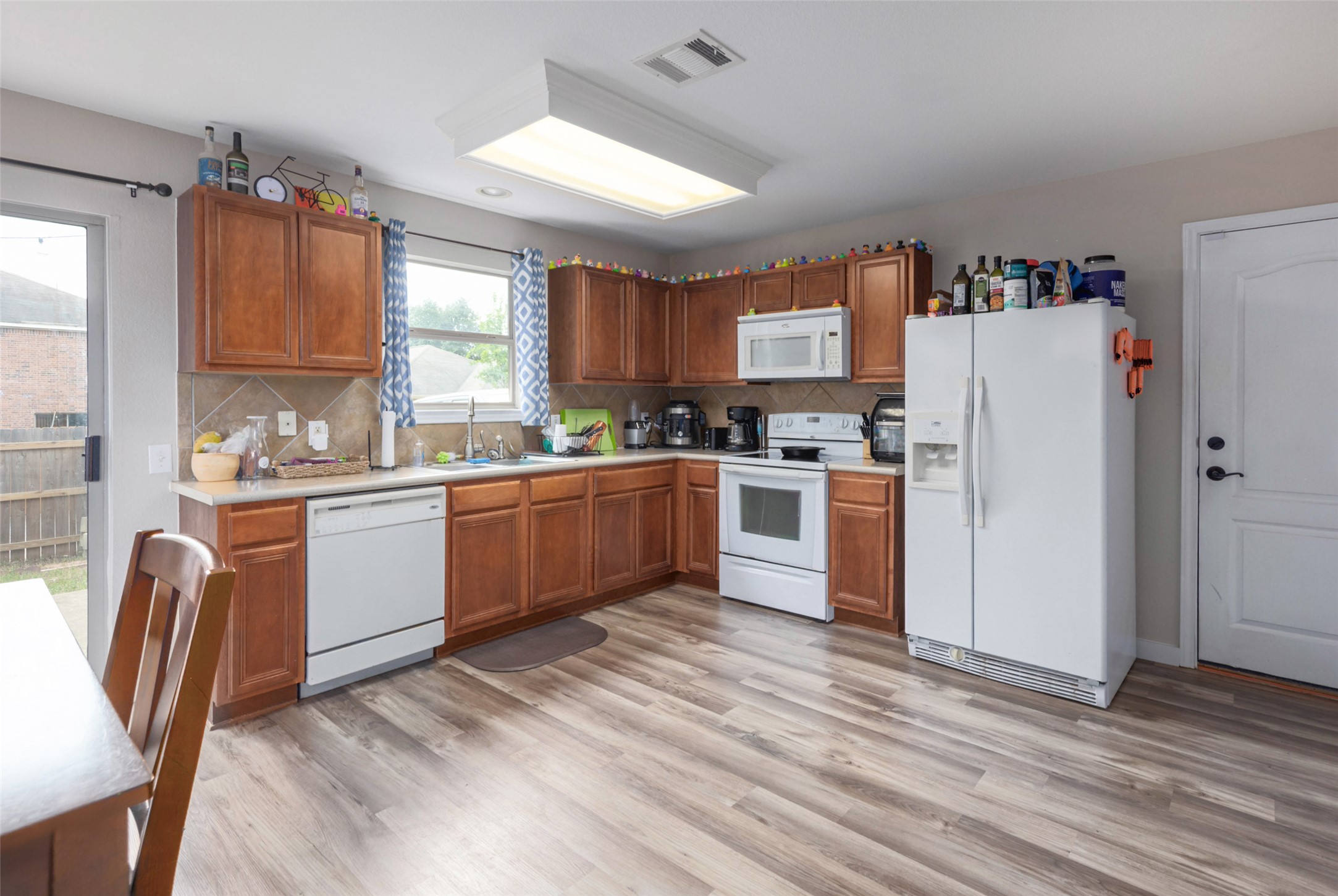 5307 Viewpoint Drive Austin, TX 78744 - Photo 11 of 29