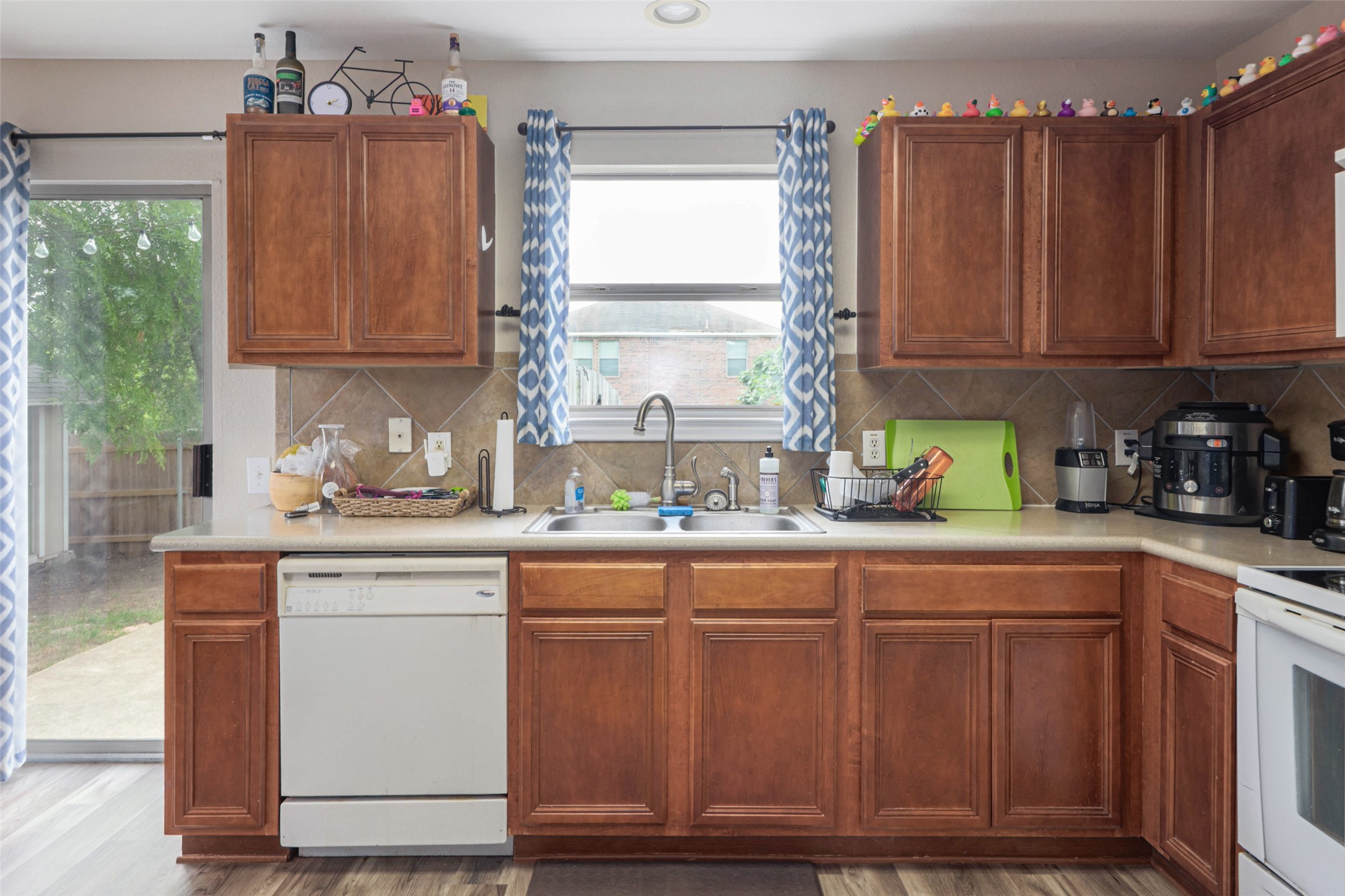 5307 Viewpoint Drive Austin, TX 78744 - Photo 12 of 29