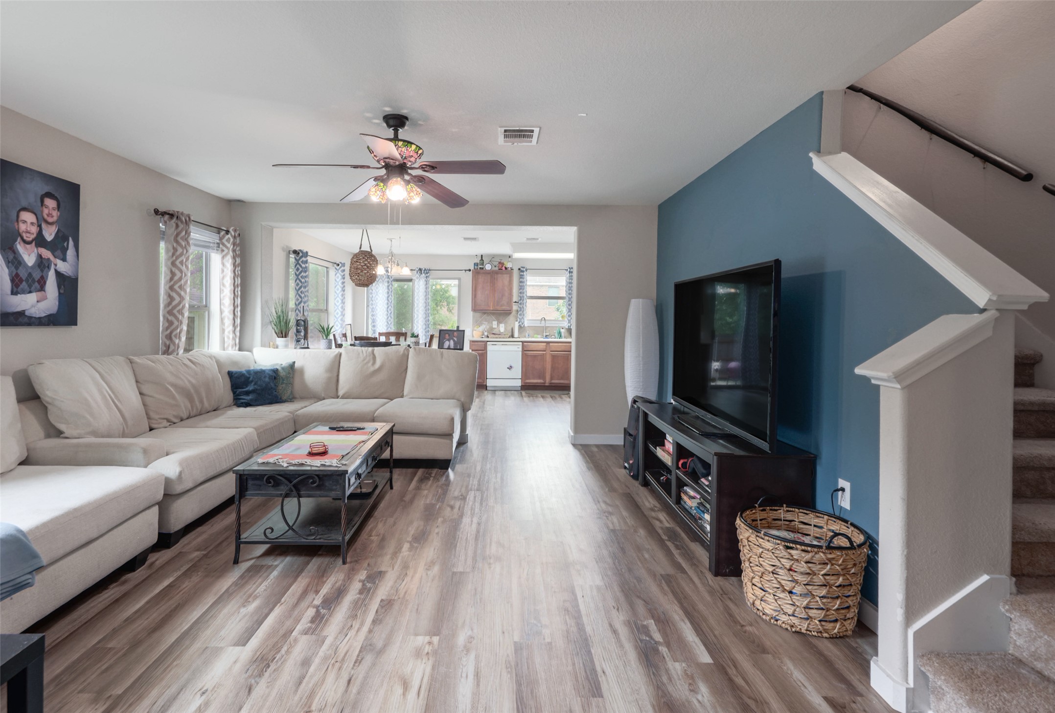 5307 Viewpoint Drive Austin, TX 78744 - Photo 4 of 29