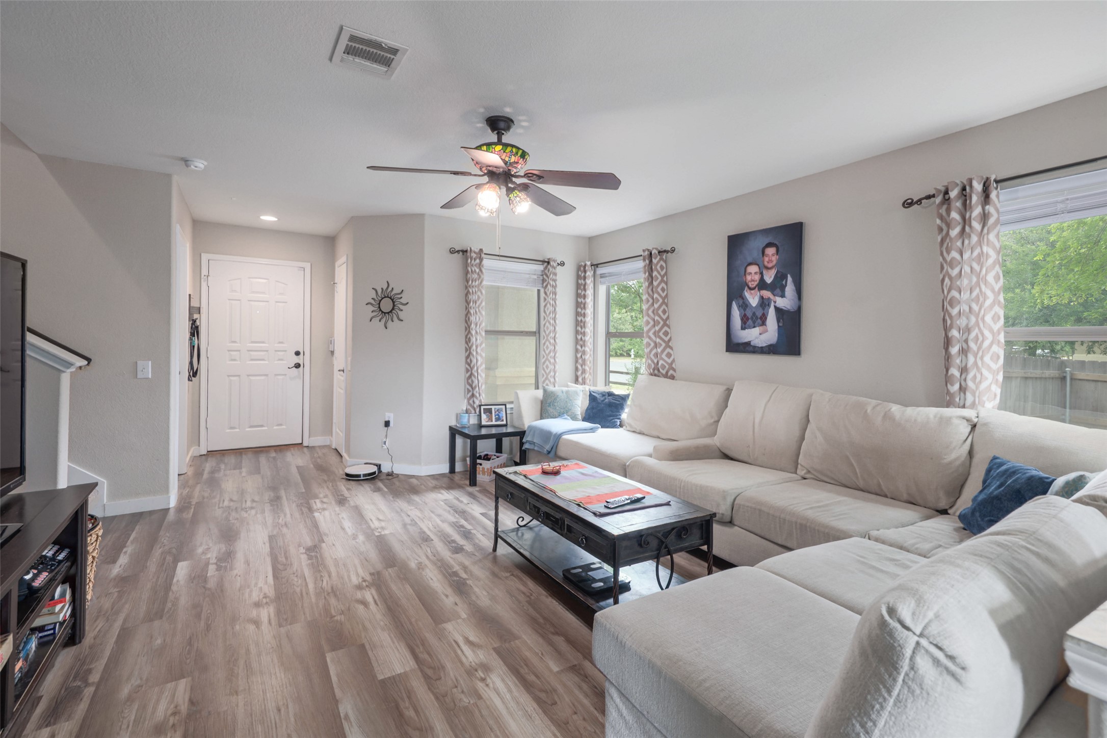 5307 Viewpoint Drive Austin, TX 78744 - Photo 5 of 29