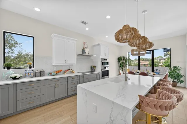 $1,295,000 | 1935 Shore Acres Boulevard Northeast, St. Petersburg, FL 33703