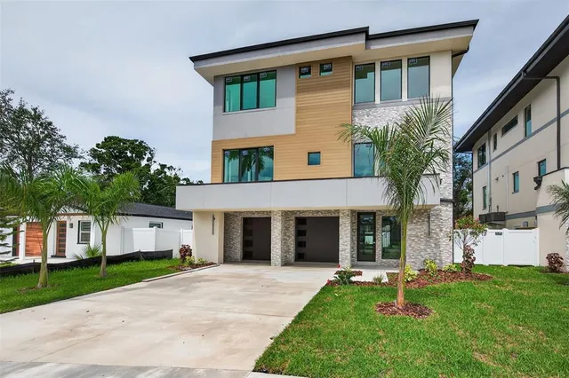 $1,295,000 | 1935 Shore Acres Boulevard Northeast, St. Petersburg, FL 33703