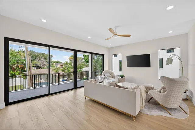 $1,295,000 | 1935 Shore Acres Boulevard Northeast, St. Petersburg, FL 33703