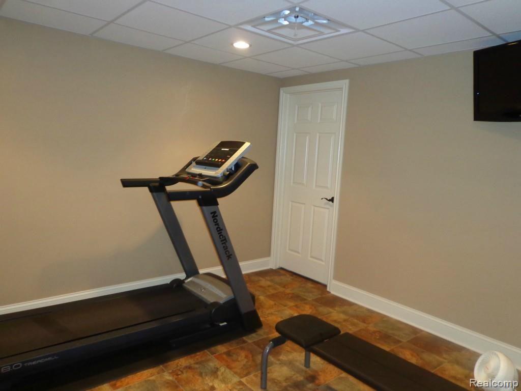 752 Quarry Drive Rochester, MI 48306 - Photo 25 of 28 DSC00865.jpg