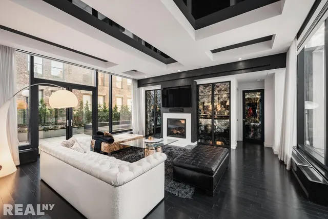 $25,000 | 15 Union Square West, Unit 7C | Flatiron