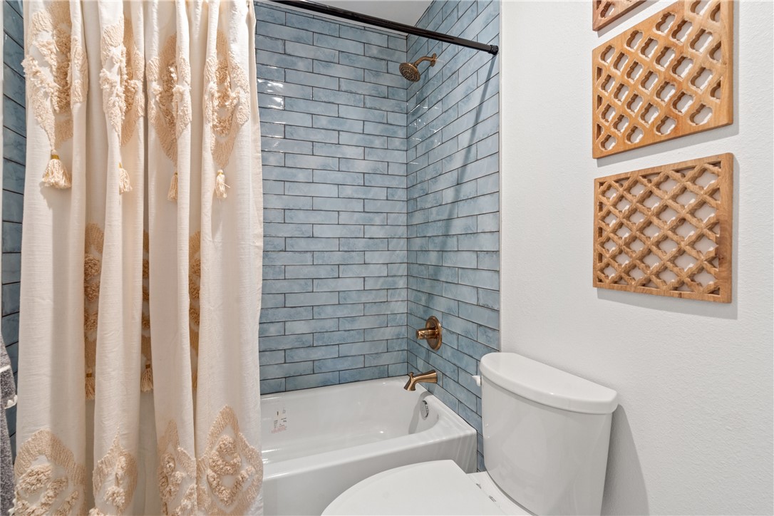 3808 Leafield Drive Austin, TX 78749 - Photo 20 of 31 a bathroom with a toilet and shower