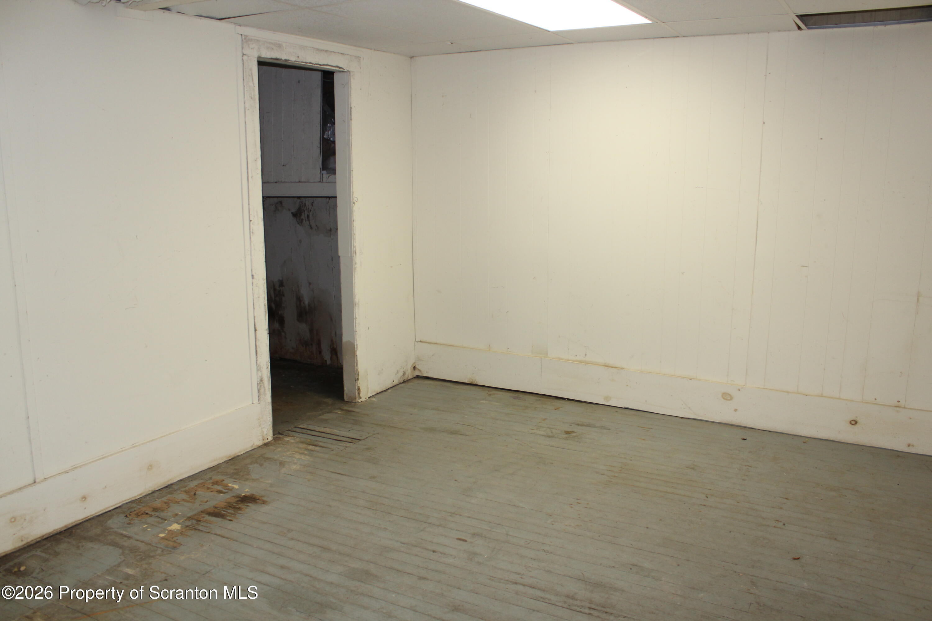 1608 Prospect Avenue Scranton, PA 18505 - Photo 30 of 30 an empty room with a bench