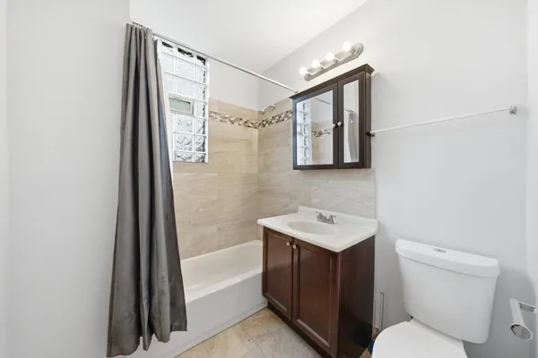$1,750 | 7242 South May Street, Unit 1, Chicago, IL 60621