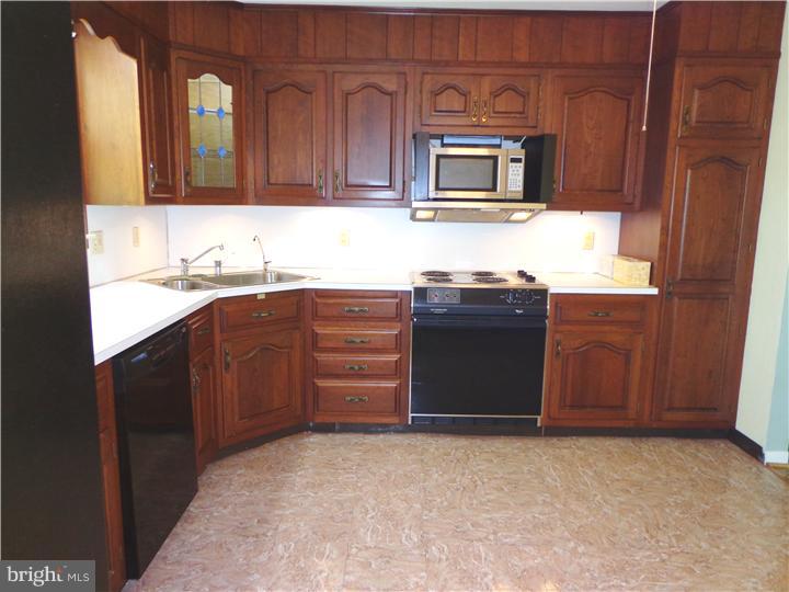 976 East Valley Road Pottstown, PA 19464 - Photo 3 of 21 Kitchen