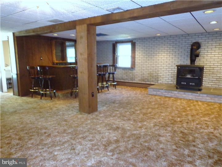 976 East Valley Road Pottstown, PA 19464 - Photo 8 of 21 Family Room