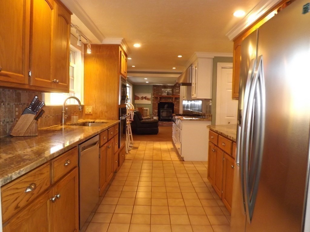47 Hingham Road Grafton, MA 01536 - Photo 11 of 42 Gallery Image 11