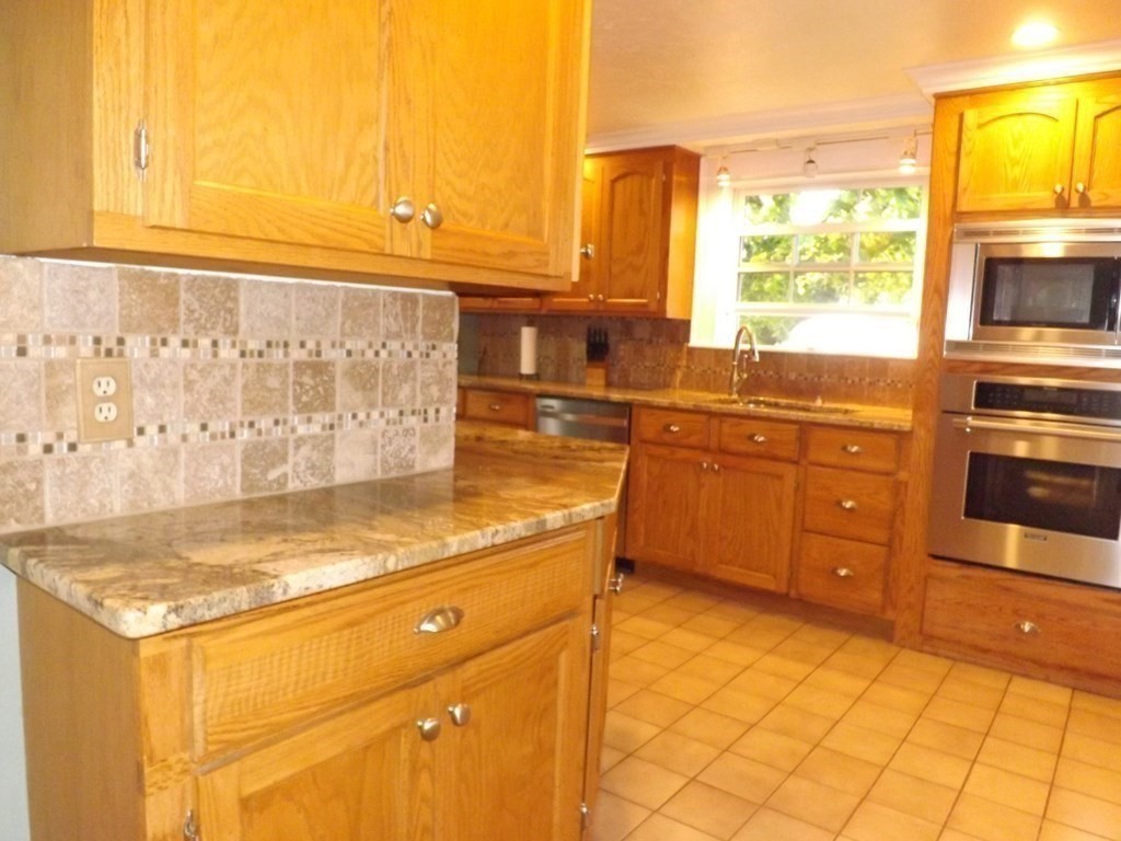 47 Hingham Road Grafton, MA 01536 - Photo 10 of 42 Gallery Image 10