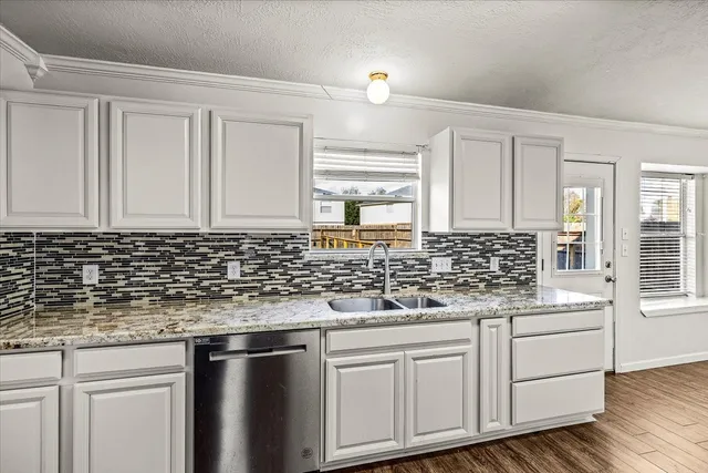 $2,300 | 158 Bristol Bend Lane, Dickinson, TX 77539