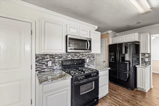 $2,300 | 158 Bristol Bend Lane, Dickinson, TX 77539