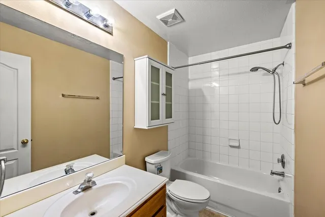 $2,300 | 158 Bristol Bend Lane, Dickinson, TX 77539