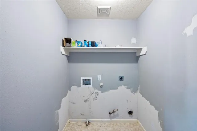 $2,300 | 158 Bristol Bend Lane, Dickinson, TX 77539