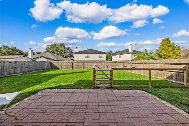 $2,300 | 158 Bristol Bend Lane, Dickinson, TX 77539