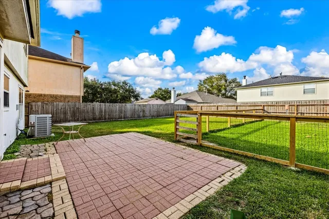 $2,300 | 158 Bristol Bend Lane, Dickinson, TX 77539