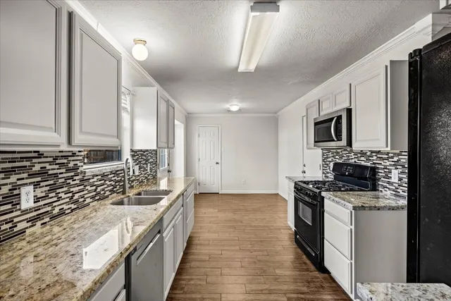 $2,300 | 158 Bristol Bend Lane, Dickinson, TX 77539