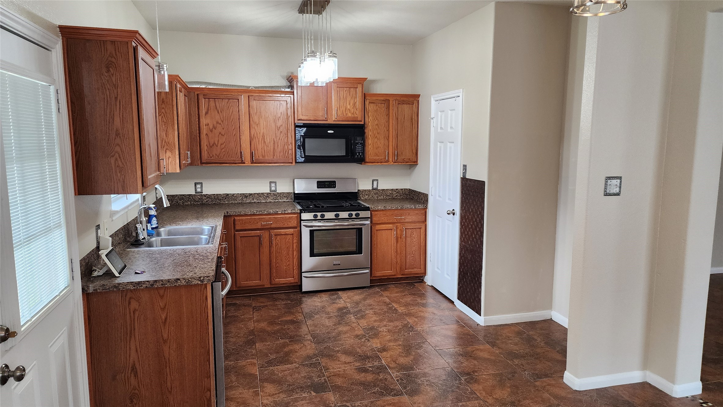 3911 Falvel Cove Drive Spring, TX 77388 - Photo 11 of 47