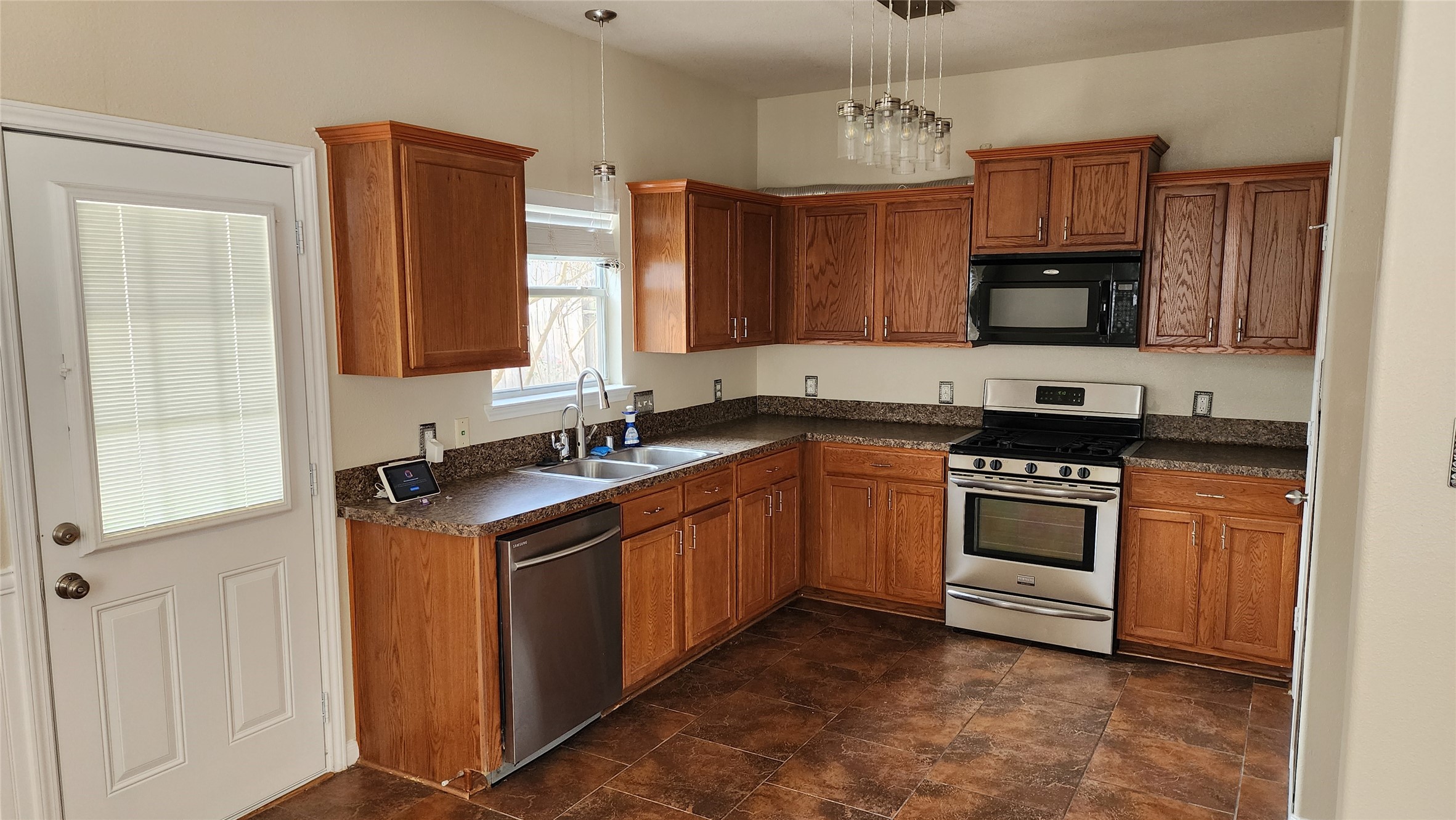 3911 Falvel Cove Drive Spring, TX 77388 - Photo 14 of 47