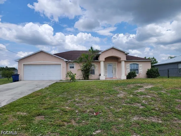 $1,800 | 804 Bert Avenue North, Lehigh Acres, FL 33971