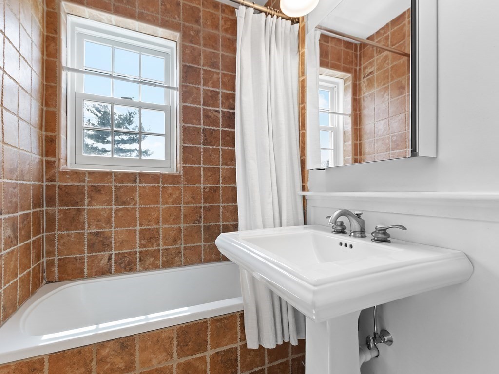 46 Browne Street, Unit 3 Brookline, MA 02446 - Photo 12 of 15