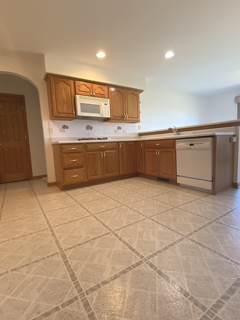 37W042 Hopps Road Elgin, IL 60124 - Photo 9 of 23
