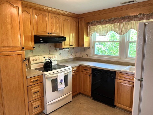 21 Chamberlain Road Chelmsford, MA 01824 - Photo 8 of 13 a kitchen with a stove microwave and sink