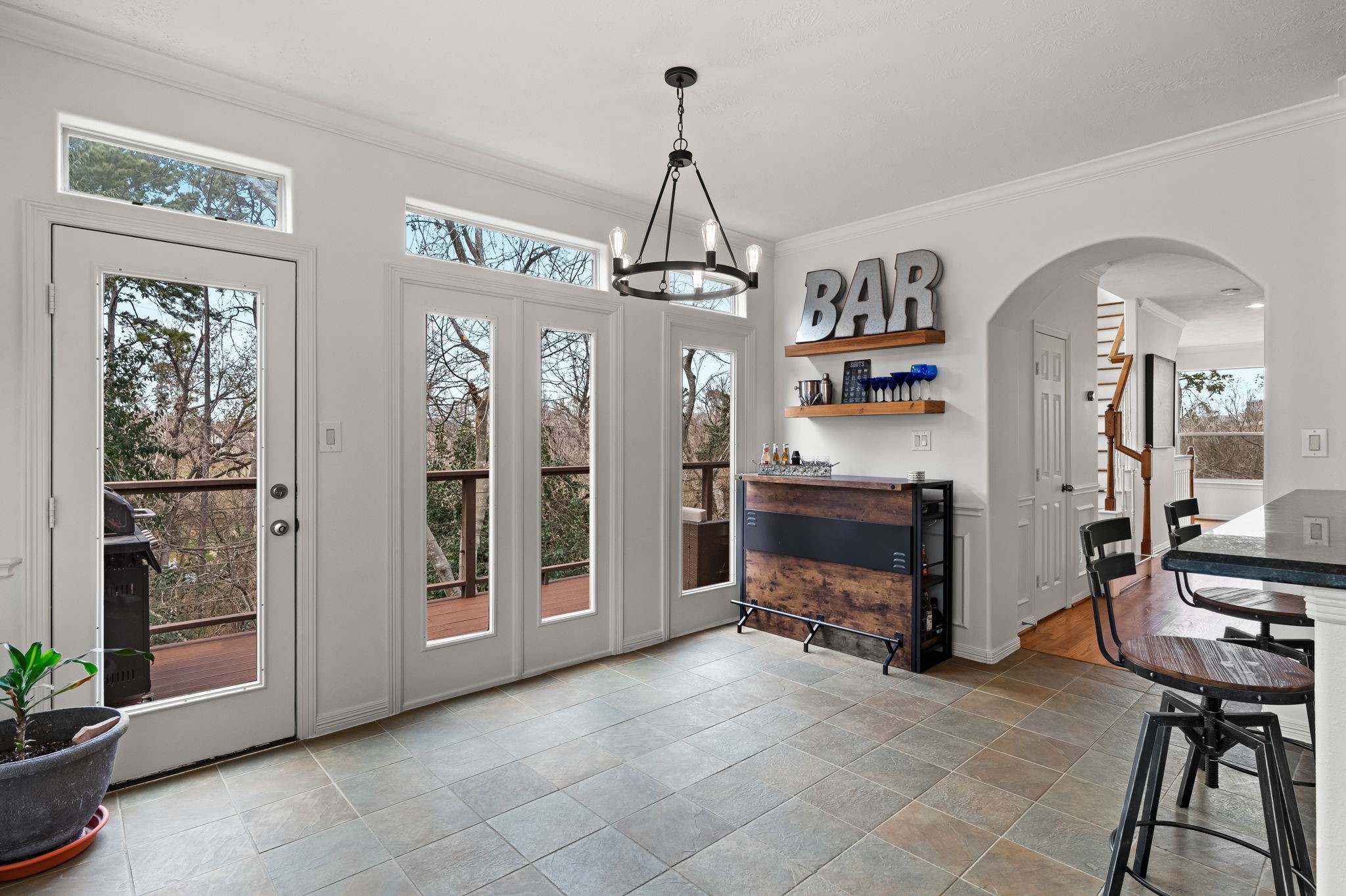 1846 Stacy Crest Houston, TX 77008 - Photo 12 of 32 a view of a livingroom with furniture and windows