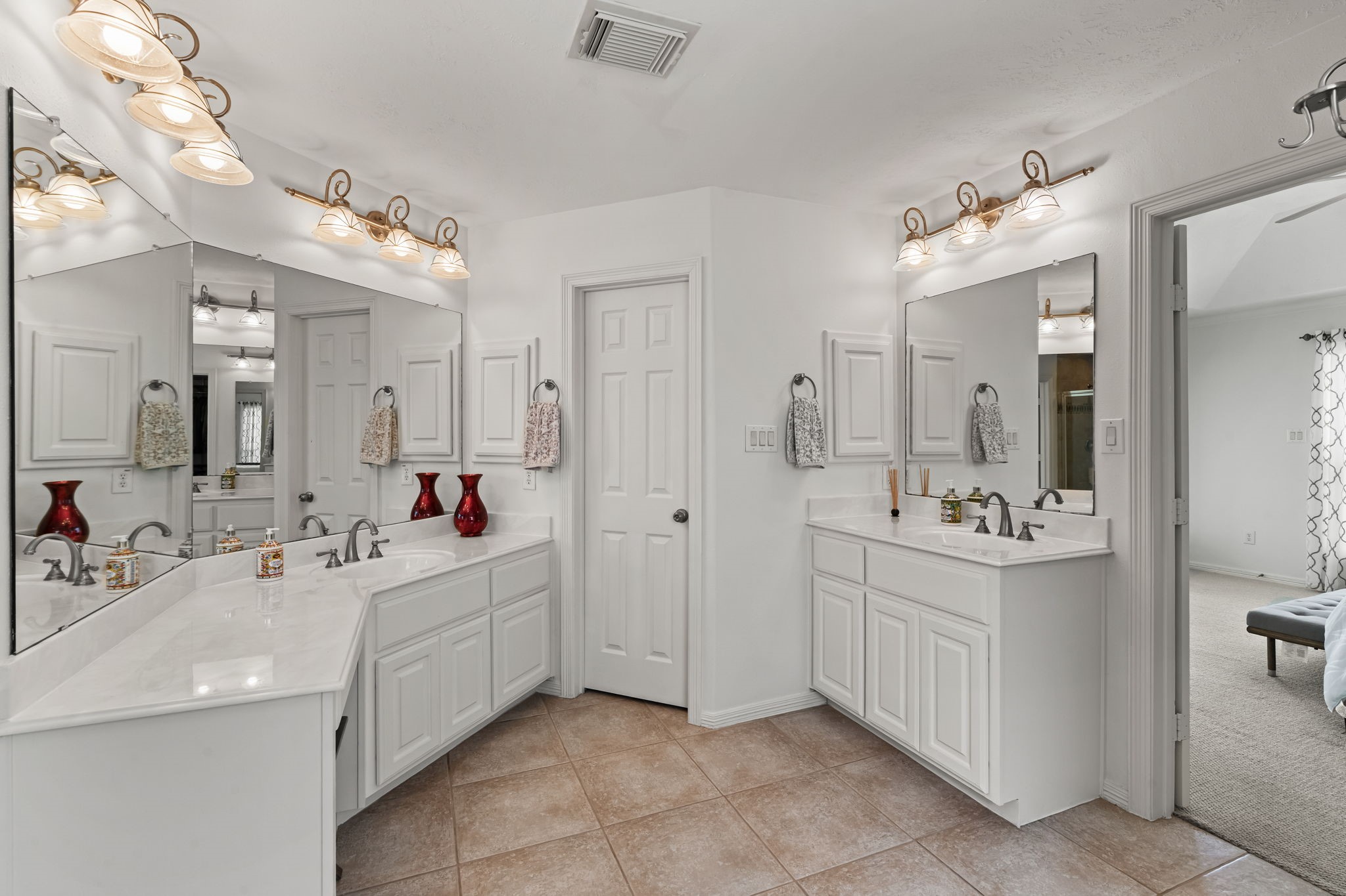 1846 Stacy Crest Houston, TX 77008 - Photo 18 of 32 This angle highlights the generous counterspace and dual-sink setup, offering a functional, well-designed area that makes morning routines feel effortless.