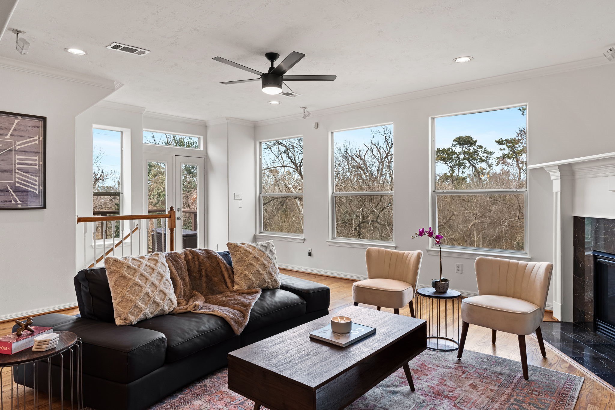 1846 Stacy Crest Houston, TX 77008 - Photo 3 of 32 a living room with furniture and a large window