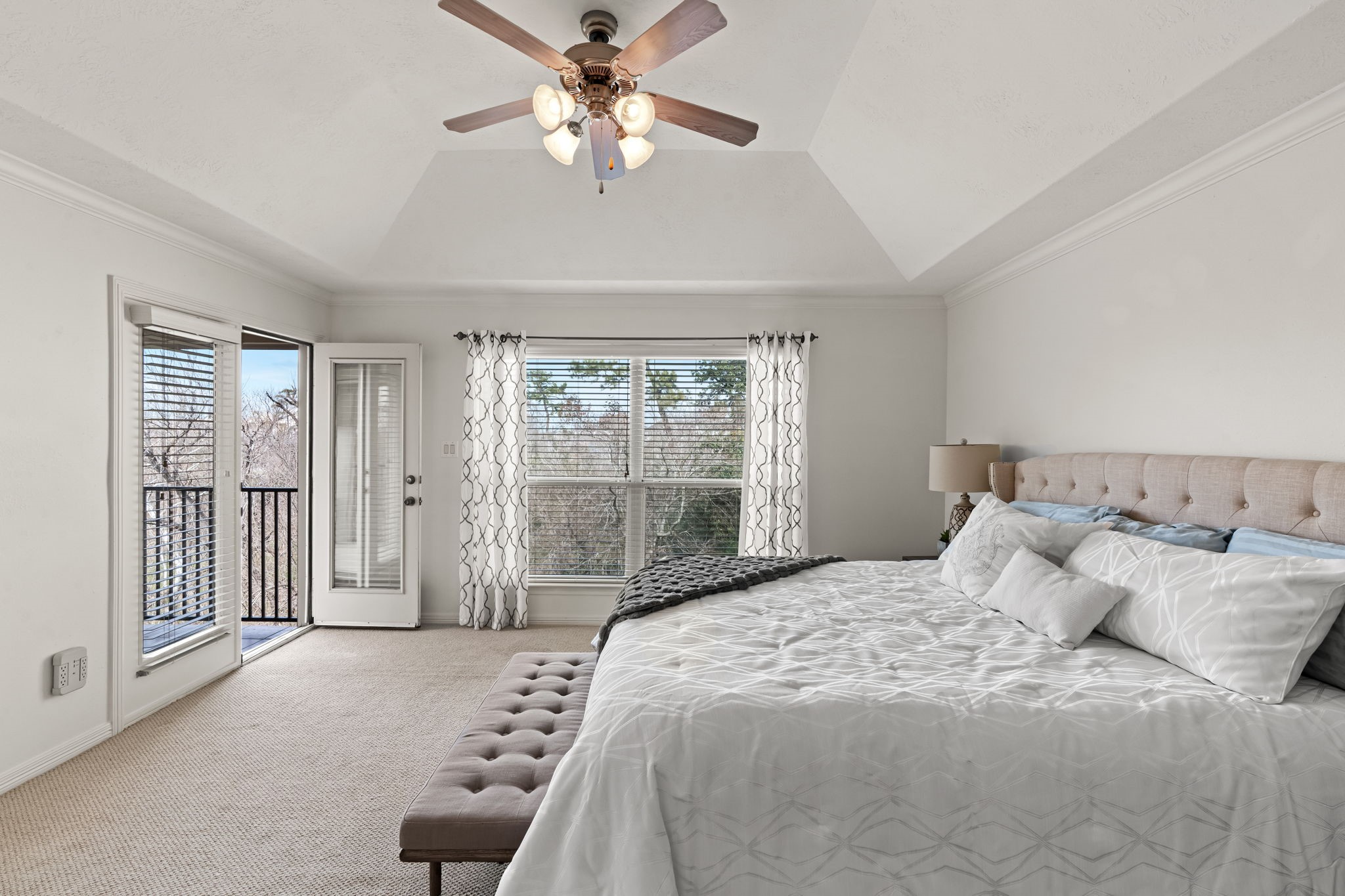 1846 Stacy Crest Houston, TX 77008 - Photo 4 of 32 a bedroom with a large bed and a window