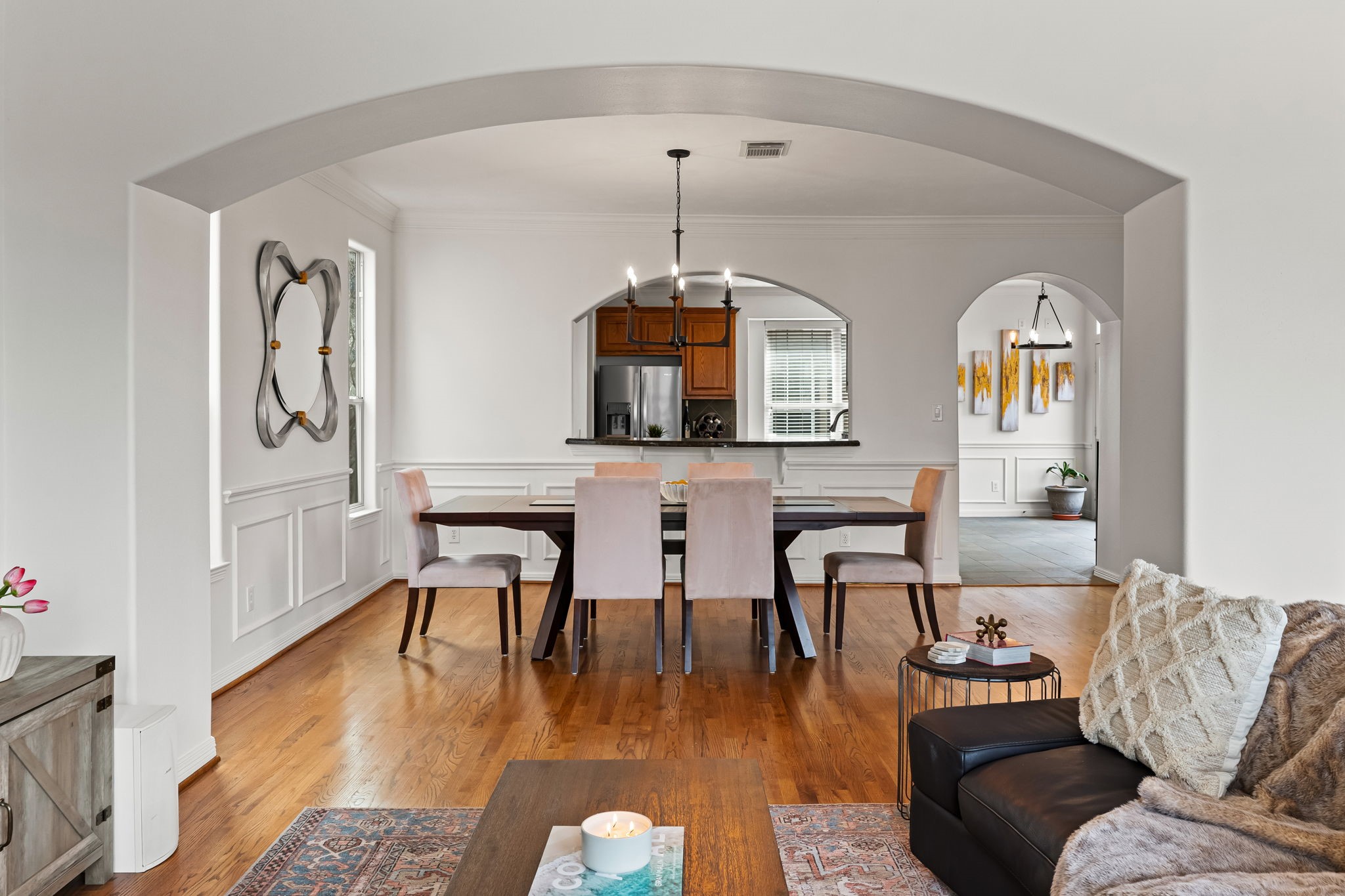 1846 Stacy Crest Houston, TX 77008 - Photo 10 of 32 a living room with furniture and wooden floor