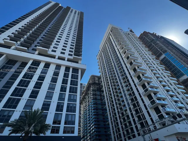 $3,200 | 11 Northeast 6th Street, Unit 2113, Miami, FL 33132