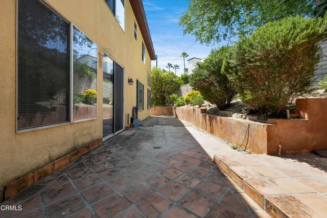 a view of a pathway with a backyard