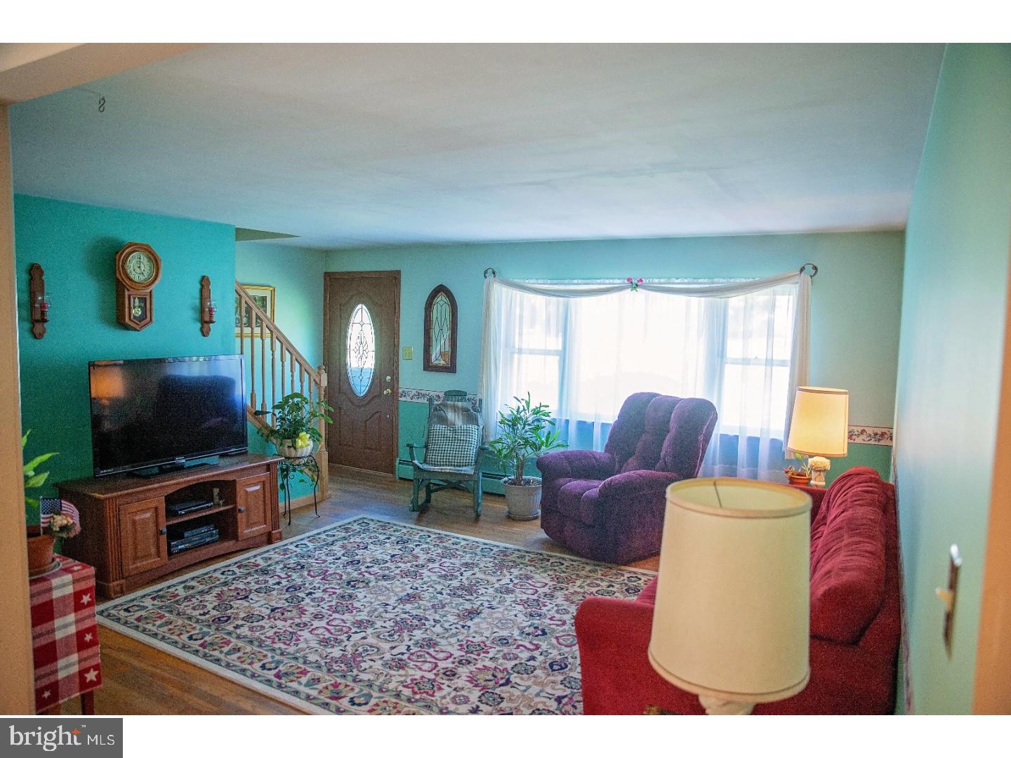 19 Weil Road Bechtelsville, PA 19505 - Photo 2 of 23 Living Room