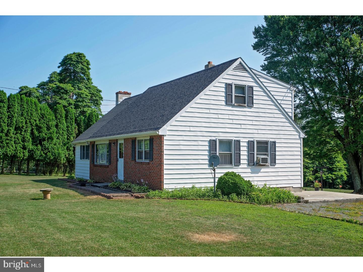 19 Weil Road Bechtelsville, PA 19505 - Photo 15 of 23 Side Yard