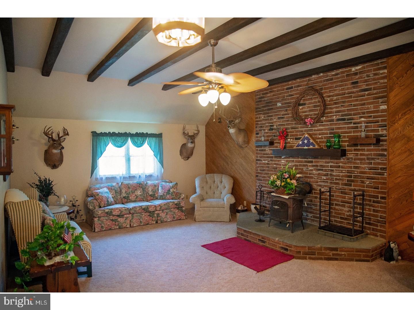 19 Weil Road Bechtelsville, PA 19505 - Photo 4 of 23 Family Room