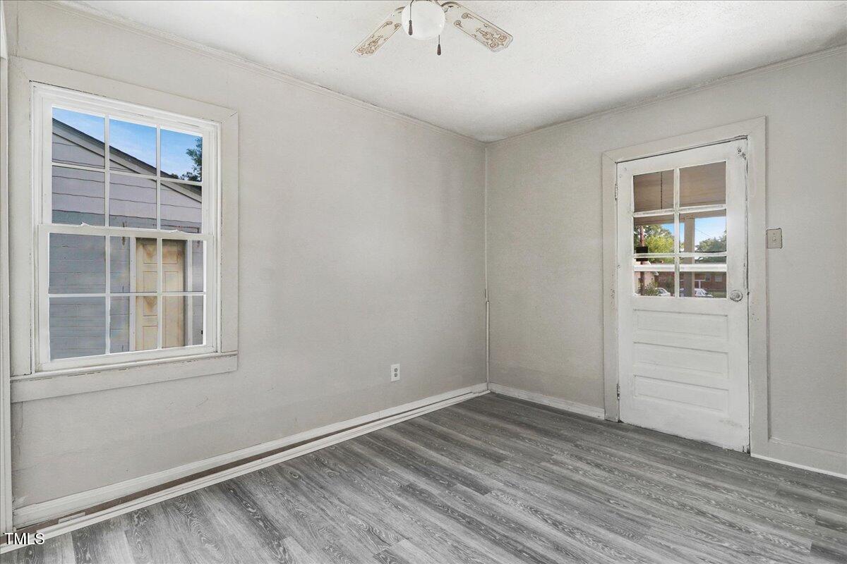 201 East Hooks River Road Goldsboro, NC 27530 - Photo 10 of 16 an empty room with a window