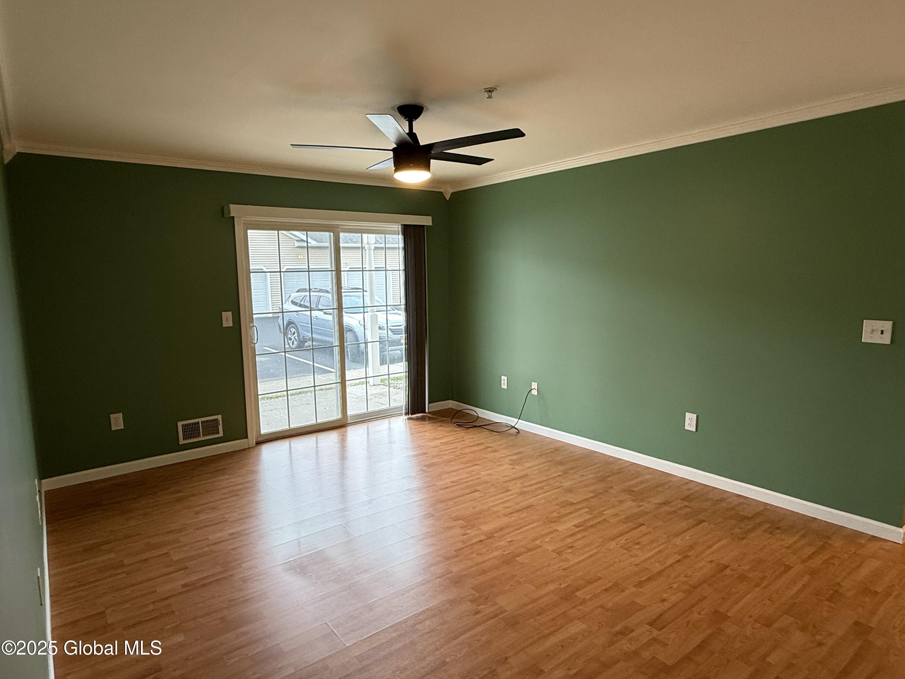 402 Cedar Run Rensselaer, NY 12144 - Photo 6 of 24 IMG_8594