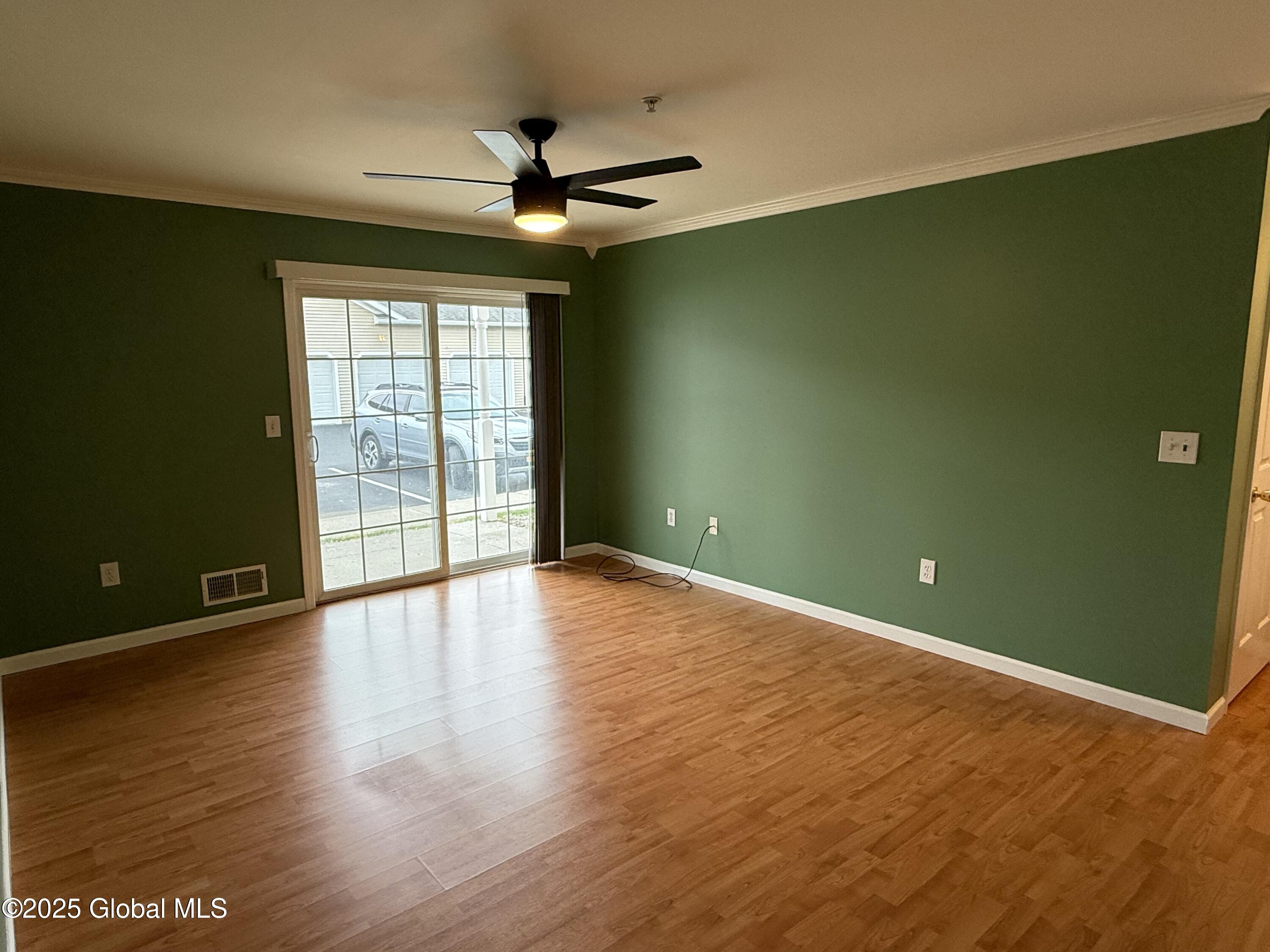 402 Cedar Run Rensselaer, NY 12144 - Photo 8 of 24 IMG_8595