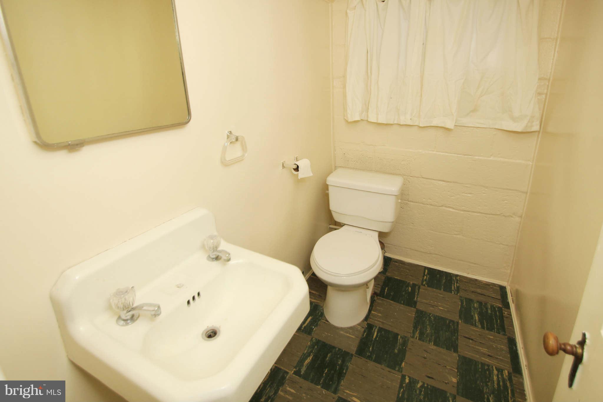 807 Malcolm Drive Silver Spring, MD 20901 - Photo 22 of 25 Bath