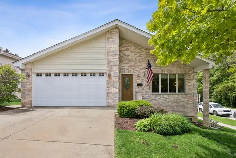 $699,000 | 702 Hickory Street, Lemont, IL 60439