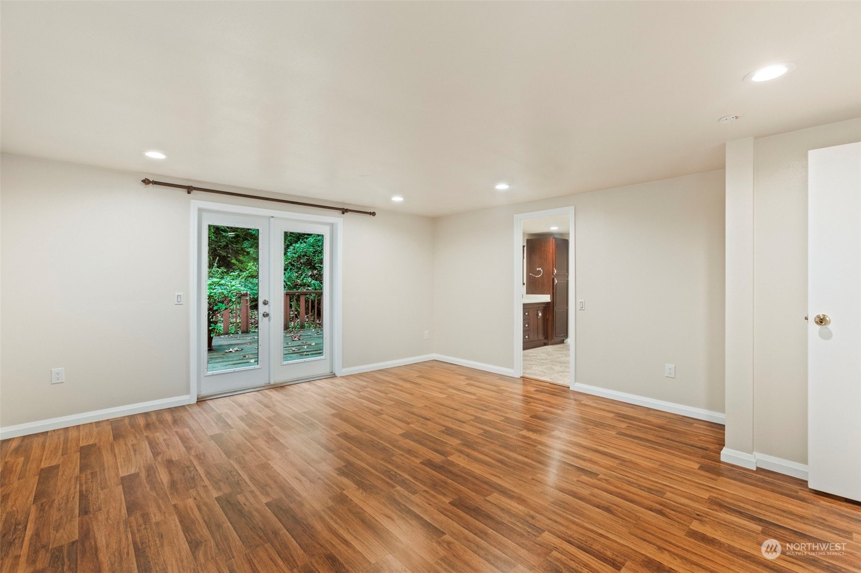 6829 Preston-Fall City Road Southeast Issaquah, WA 98027 - Photo 17 of 37 Gallery Image 17