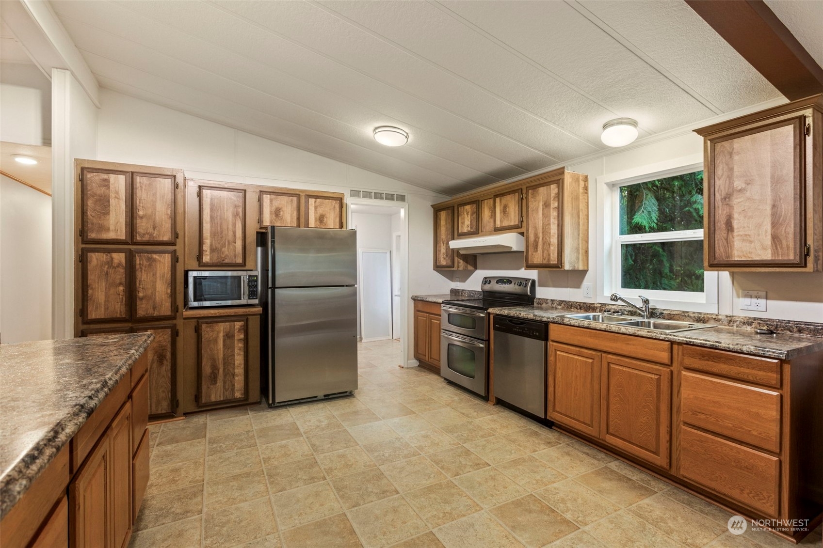 6829 Preston-Fall City Road Southeast Issaquah, WA 98027 - Photo 4 of 37 Gallery Image 4