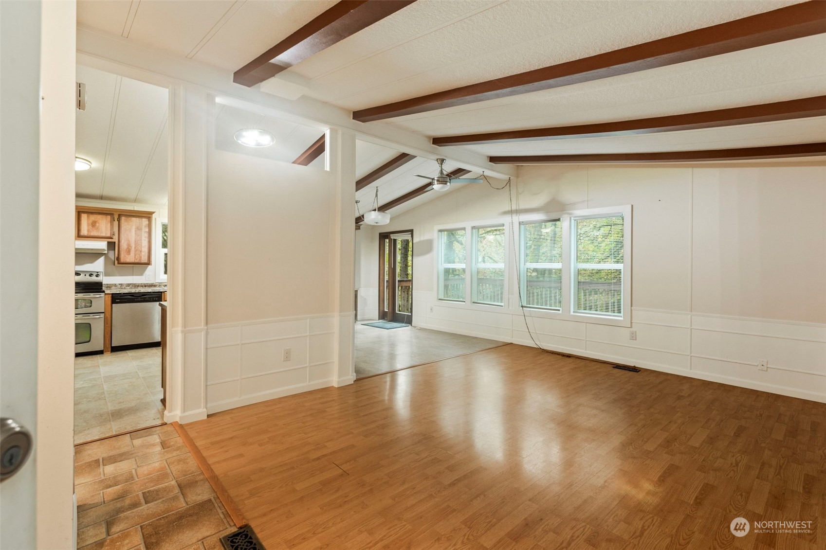 6829 Preston-Fall City Road Southeast Issaquah, WA 98027 - Photo 8 of 37 Gallery Image 8