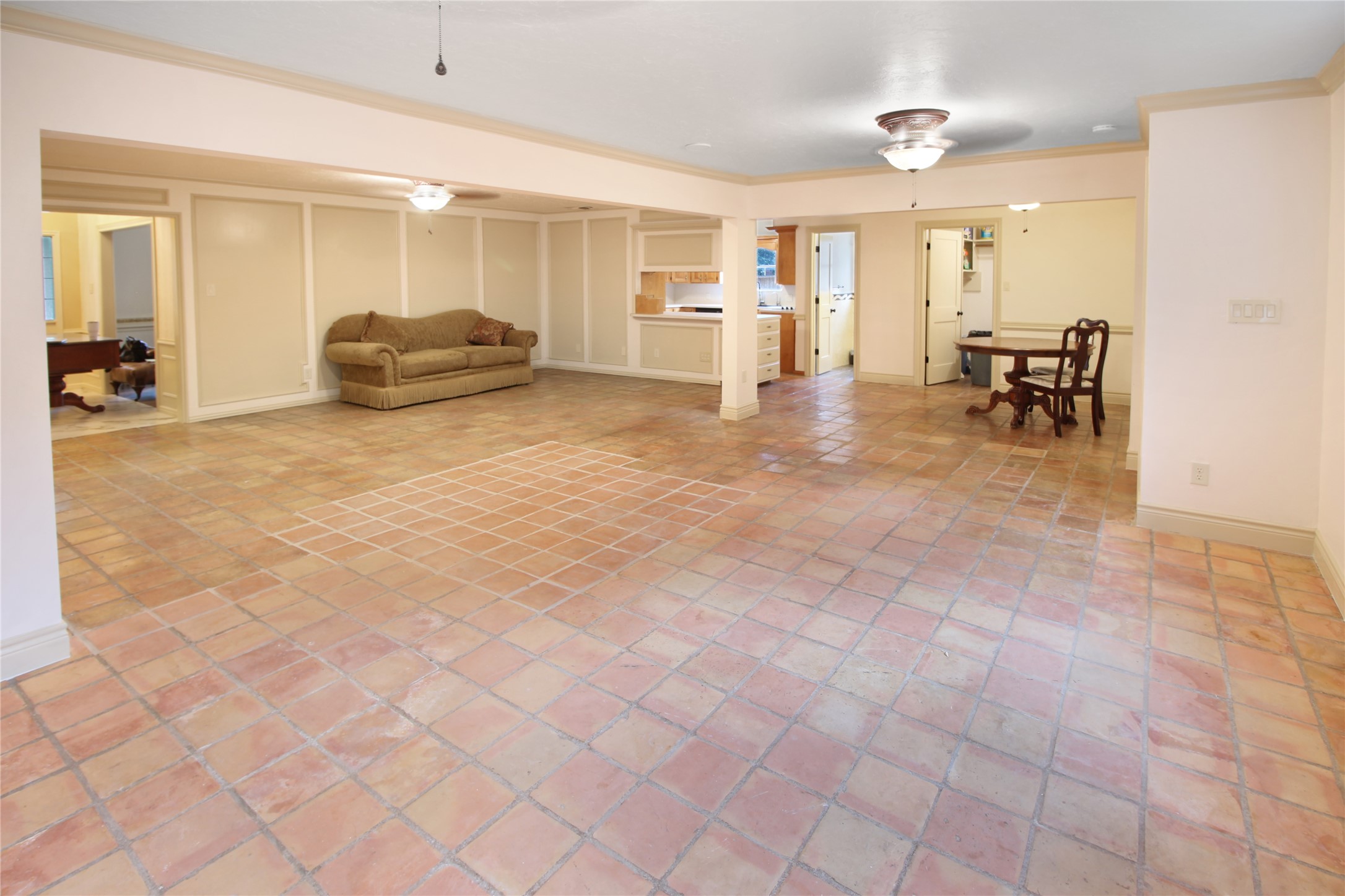 7531 Ralick Court Spring, TX 77379 - Photo 33 of 42 a view of a livingroom with furniture and a bathroom